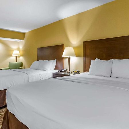 Clarion Inn & Suites Розуэлл Экстерьер фото