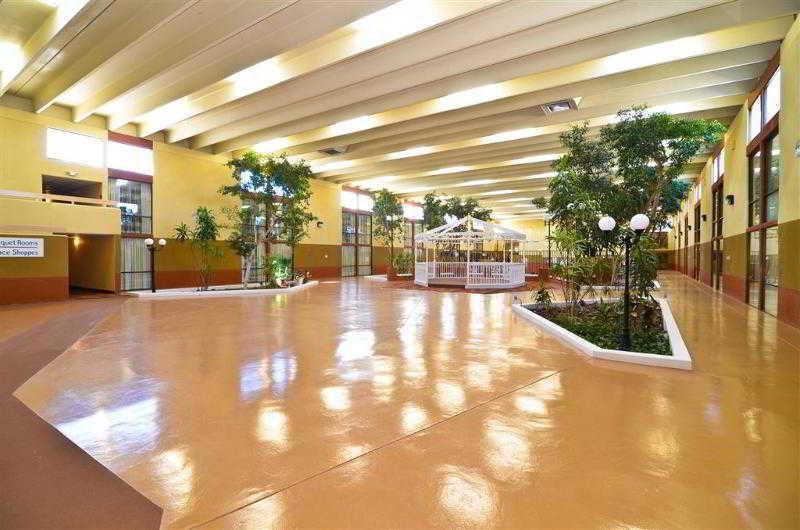 Clarion Inn & Suites Розуэлл Экстерьер фото