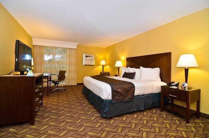 Clarion Inn & Suites Розуэлл Экстерьер фото