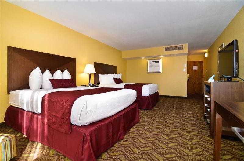 Clarion Inn & Suites Розуэлл Экстерьер фото