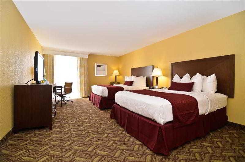 Clarion Inn & Suites Розуэлл Экстерьер фото