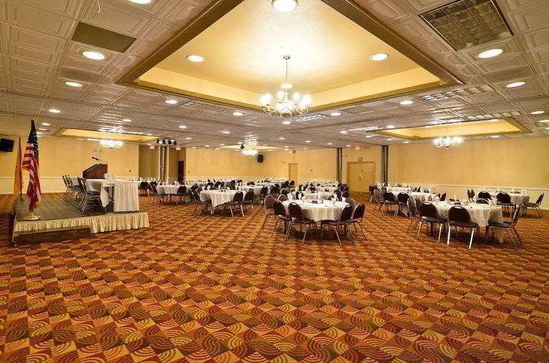 Clarion Inn & Suites Розуэлл Экстерьер фото