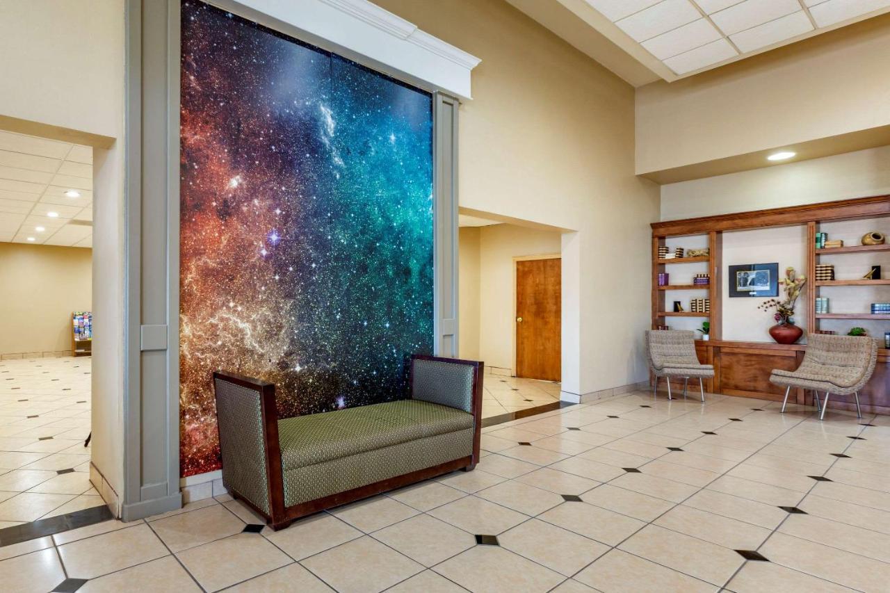 Clarion Inn & Suites Розуэлл Экстерьер фото