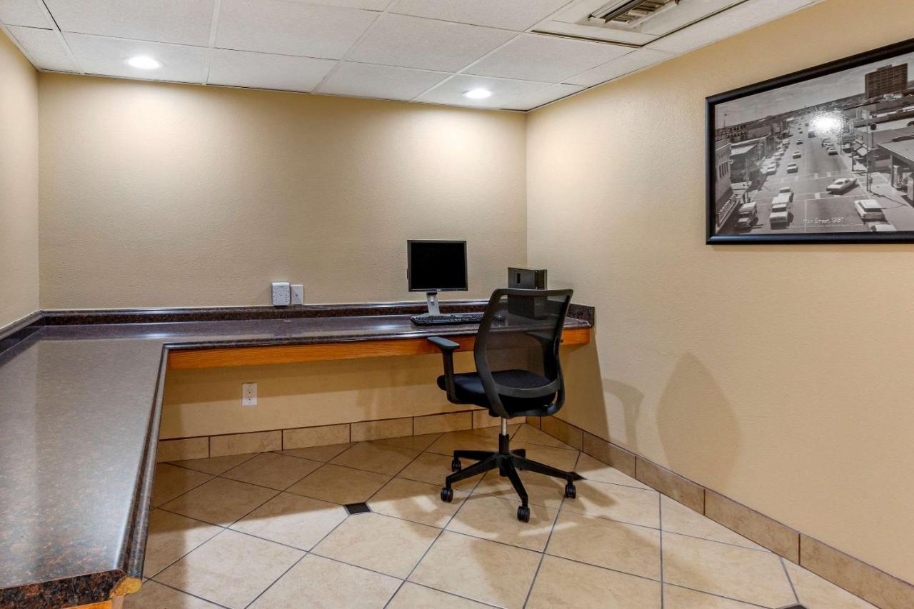 Clarion Inn & Suites Розуэлл Экстерьер фото