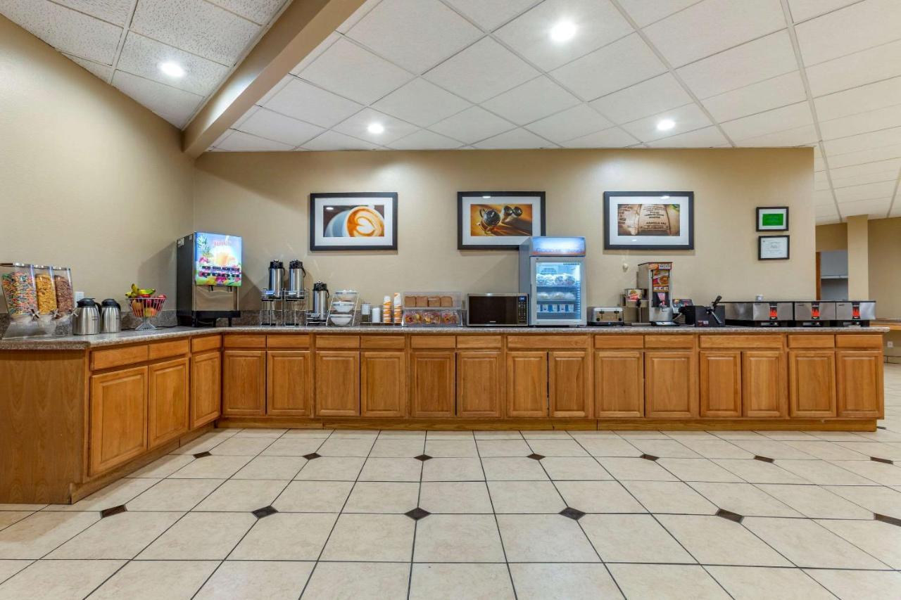 Clarion Inn & Suites Розуэлл Экстерьер фото