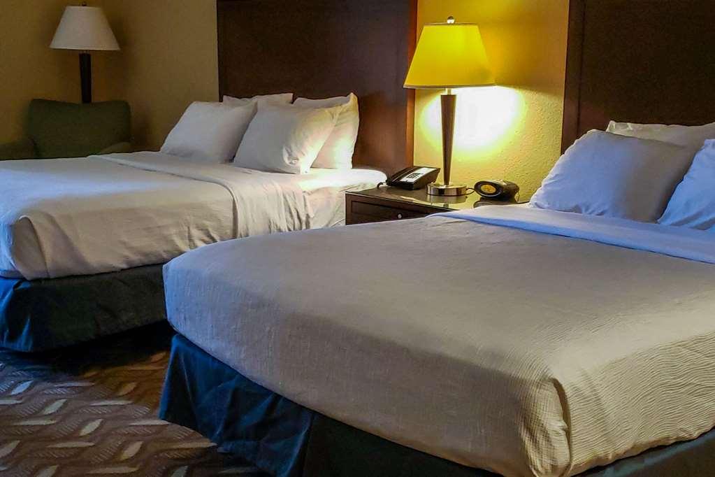 Clarion Inn & Suites Розуэлл Номер фото