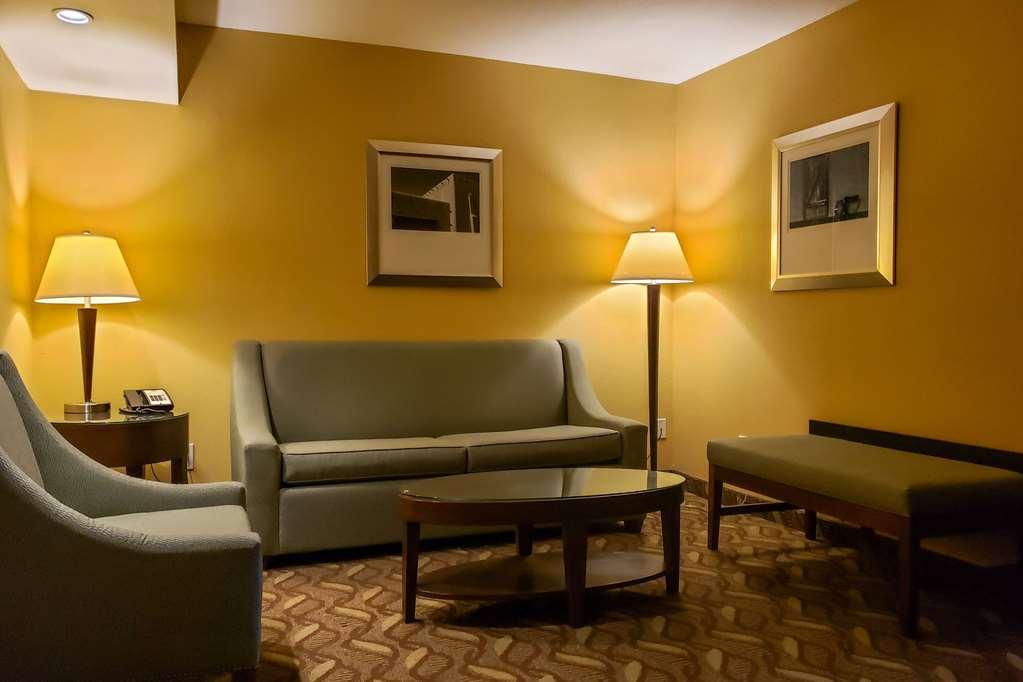 Clarion Inn & Suites Розуэлл Номер фото