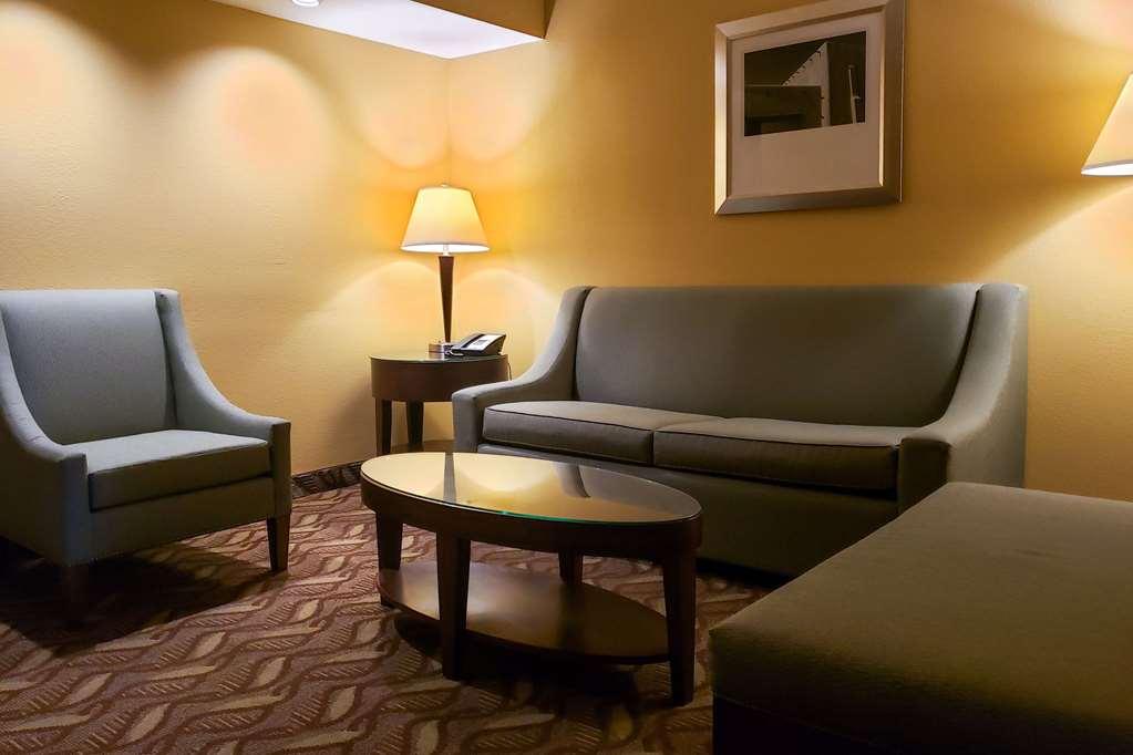 Clarion Inn & Suites Розуэлл Номер фото