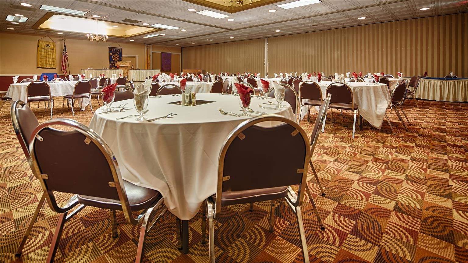 Clarion Inn & Suites Розуэлл Экстерьер фото
