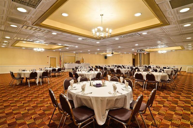 Clarion Inn & Suites Розуэлл Экстерьер фото